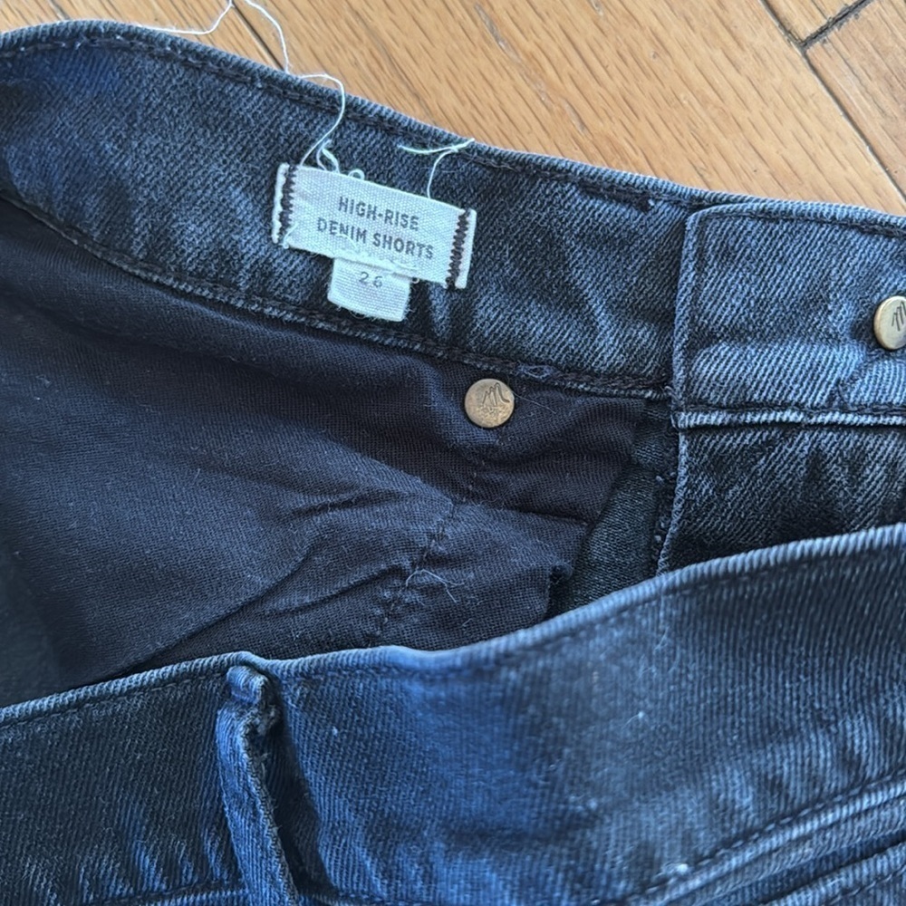 Madewell | Black Denim | High Rise Shorts | size 26 | raw hem | distressed - Picture 4 of 5